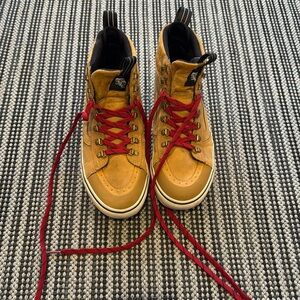 Van winter boots- men’s size 9. Worn a lit but very cool